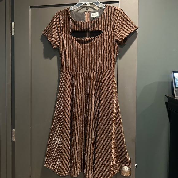 Unique Vintage Brown Zig Zag Velvet Swing Dress - M/6-8 - Picture 2 of 4